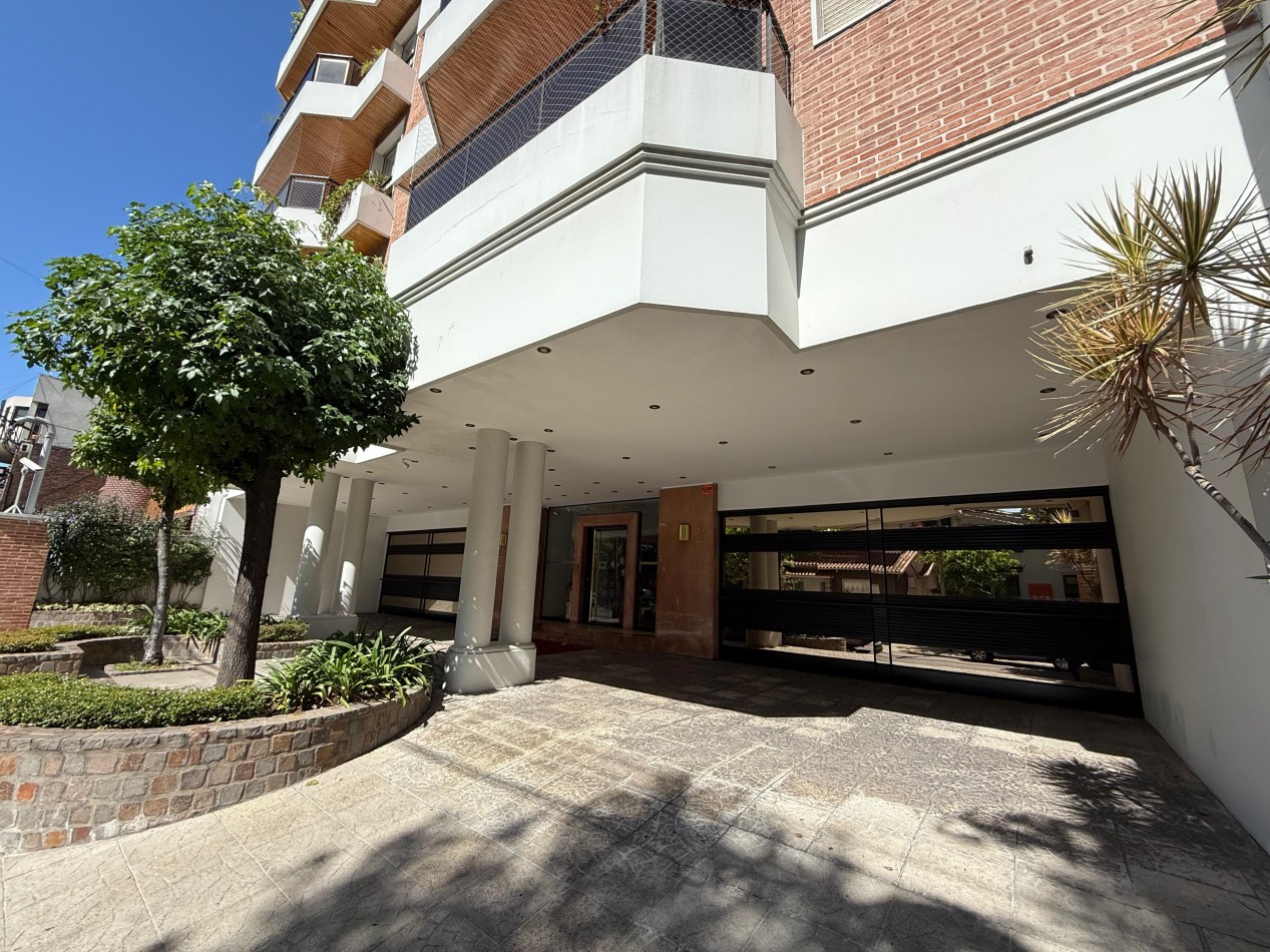 4 ambientes de categoria con cochera - En venta