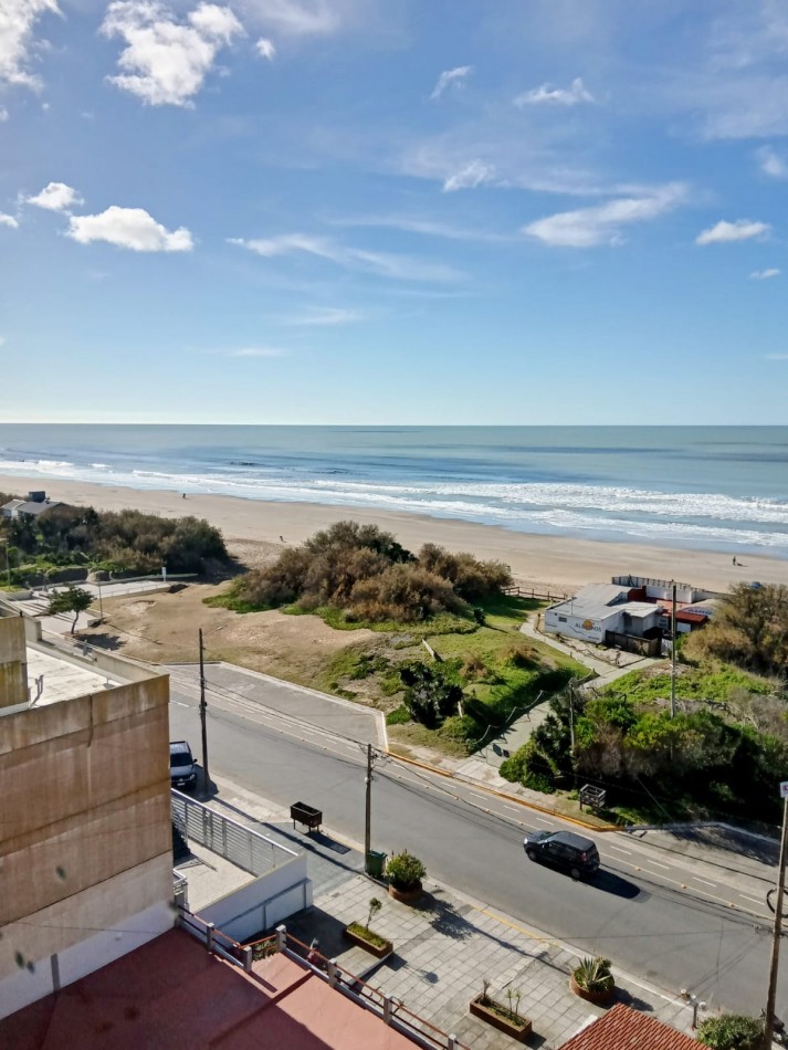 3 ambientes frente al mar con cochera