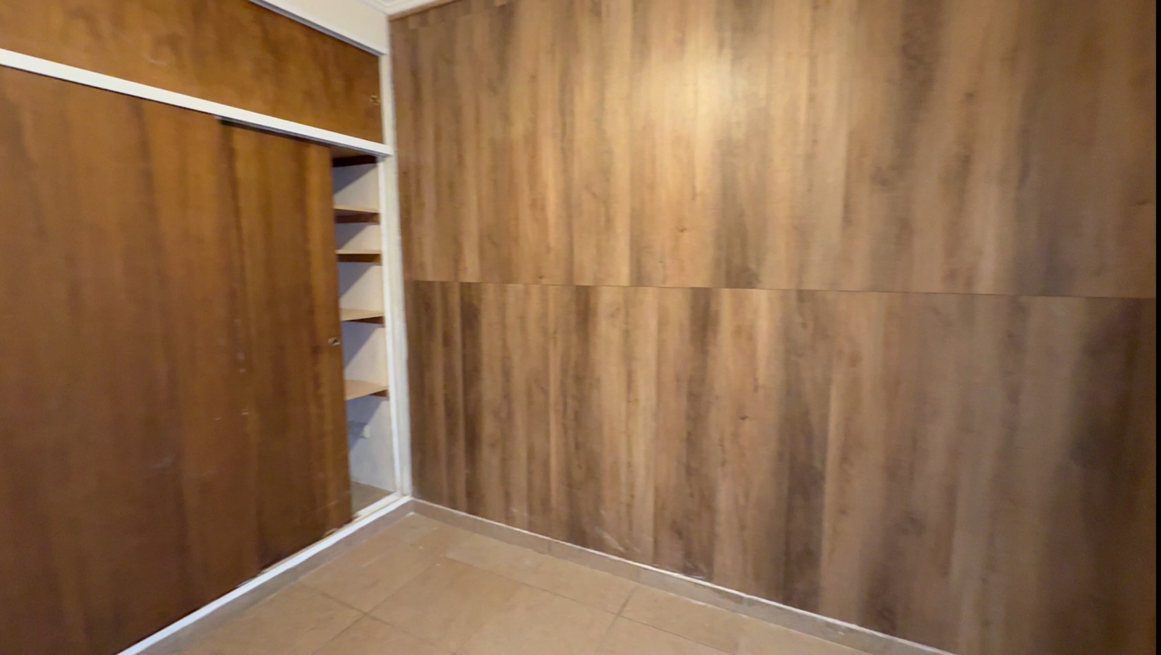 3 ambientes con patio y cochera en alquiler