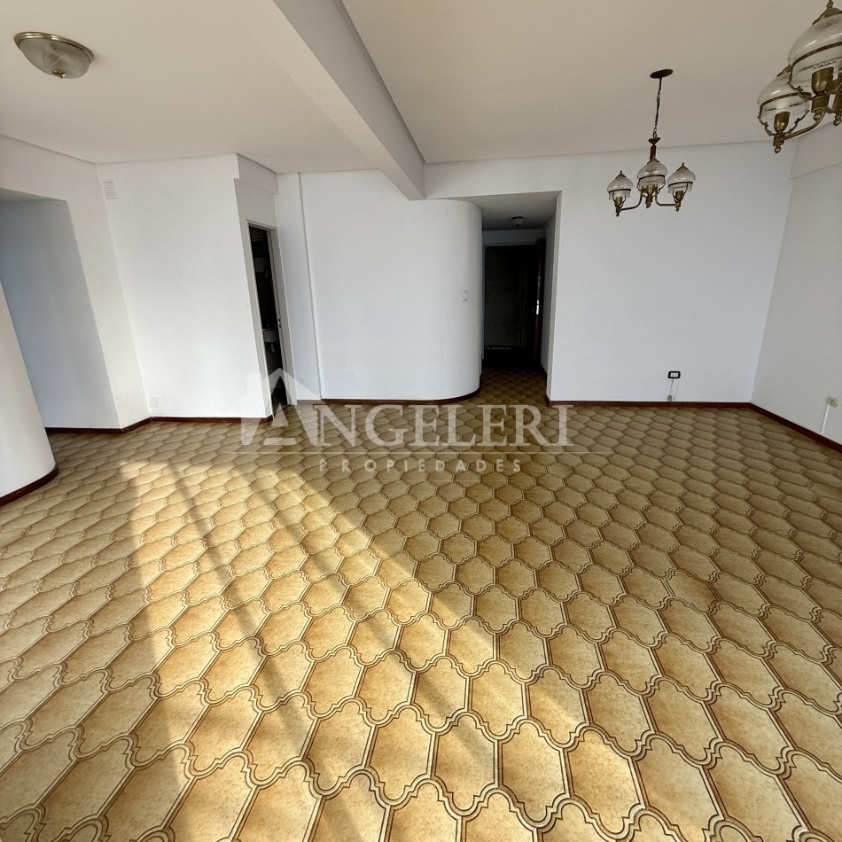 Departamento 4 ambientes con cochera cubierta 