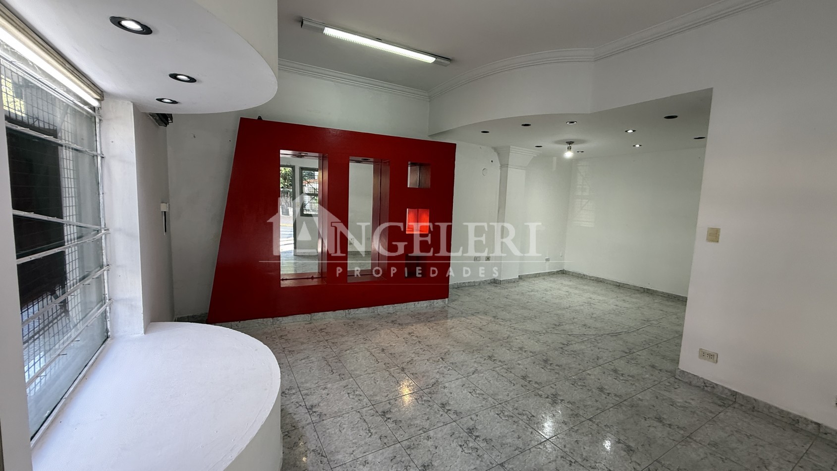 Venta de Local sobre Av. Gaona 