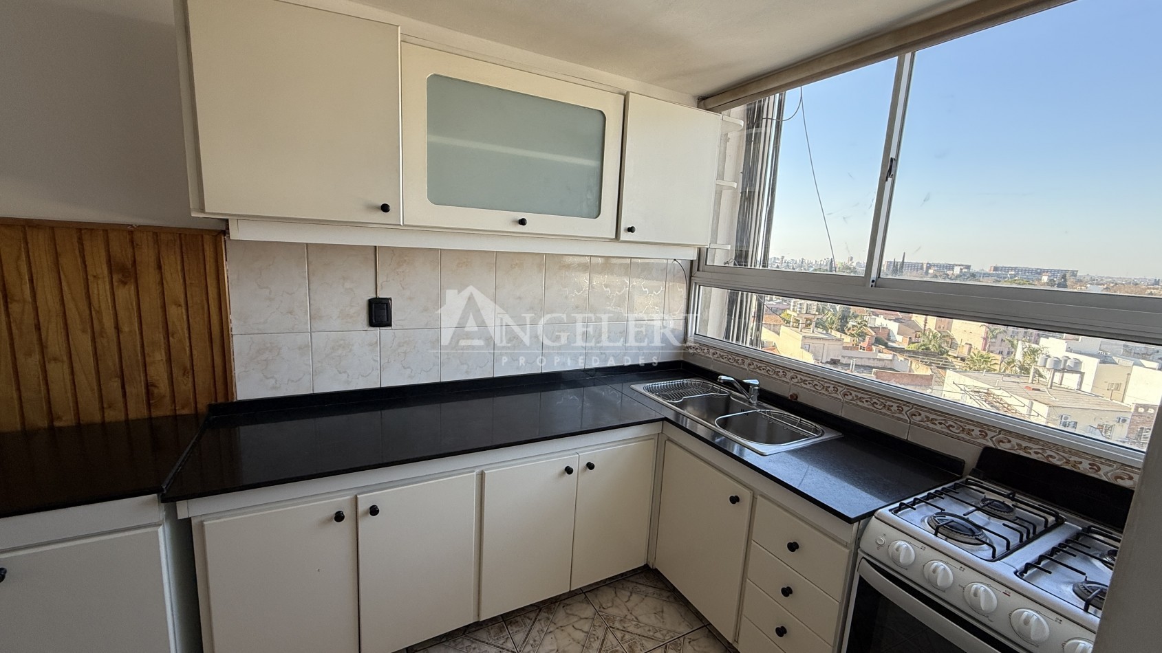 DEPARTAMENTO 4 AMBIENTES CON COCHERA